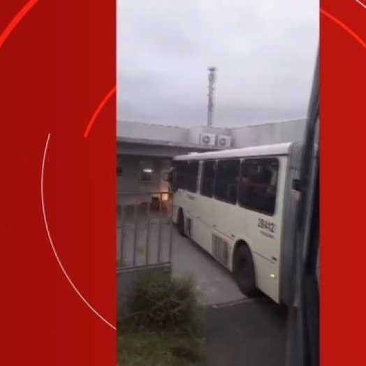 Passsageiro tem crise convulsiva em ônibus e motorista 