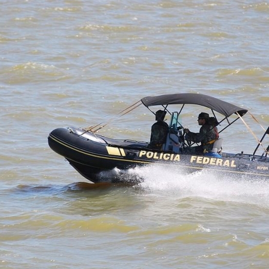 Pescadores são resgatados após naufrágio no Lago de Itaipu