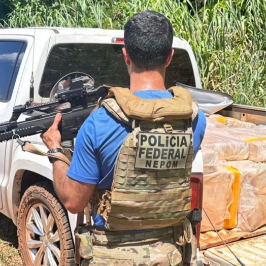 PF apreende uma tonelada de droga em Santa Helena e apreende veículos