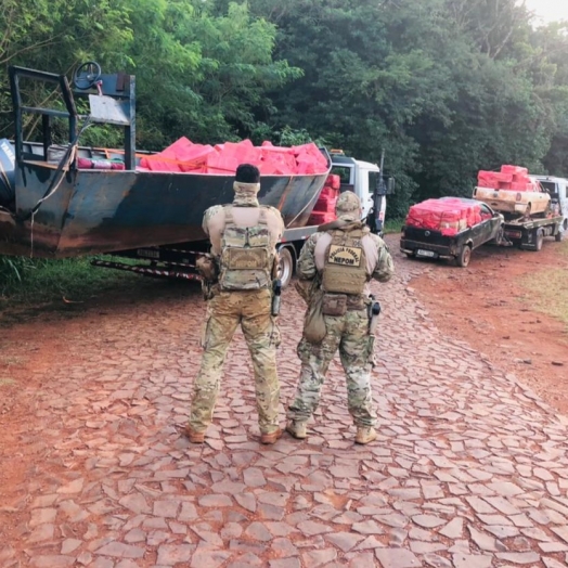 PF, BPFRON e BOPE apreendem uma embarcação e dois veículos às margens do Lago de Itaipu