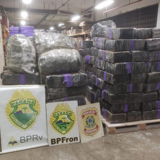 PF e Polícia Militar apreendem carreta com 4 toneladas de maconha na Região Oeste do Paraná