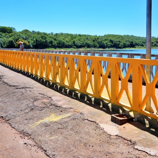 Píer do Balneário Jacutinga está recebendo pintura nova