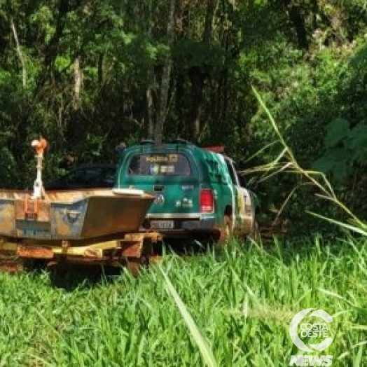 Polícia Ambiental detém duas pessoas e retém barco e redes em Santa Helena