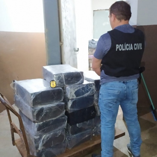 Polícia Civil de Foz prende três pessoas com 300kg de maconha