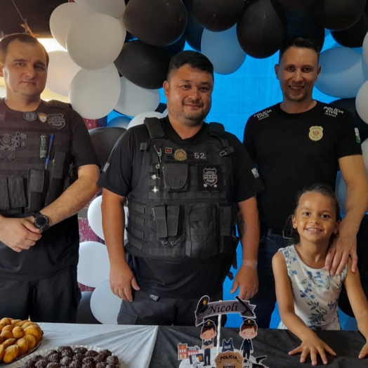 Polícia Civil de Santa Helena realiza surpresa para a aniversariante Nicole