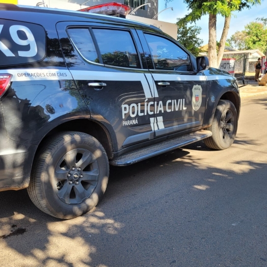 Polícia Civil realiza operação contra tráfico de drogas em Santa Helena, com apoio da Polícia Militar e Núcleo de Operação com Cães da PCPR