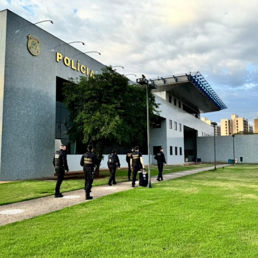 Polícia Federal deflagra operação de combate ao contrabando envolvendo servidor da segurança pública no Oeste do Paraná