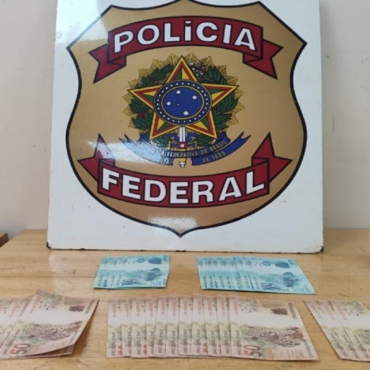 Polícia Federal prende uma pessoa com dezenas de cédulas falsas em Medianeira