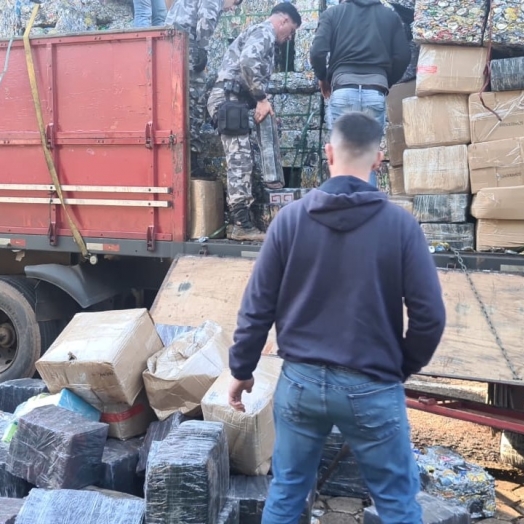 Polícia Militar apreende carreta com mais de duas toneladas de maconha em Foz do Iguaçu