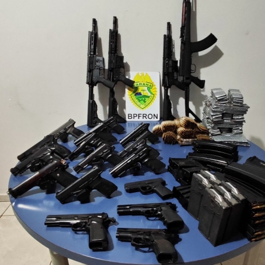 Polícia Militar apreende fuzis, pistolas e munição na BR-277