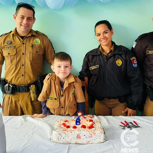 Fã da Polícia Militar, menino ganha farda de presente em Itaipulâdia