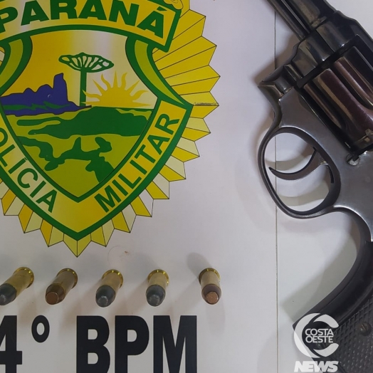 Polícia Militar encontra arma de fogo em veículo apreendido em Medianeira