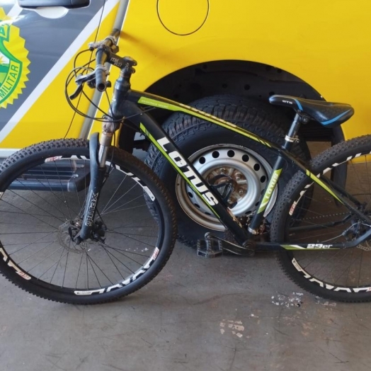 Polícia Militar recolhe bicicleta abandonada em bar de Santa Helena