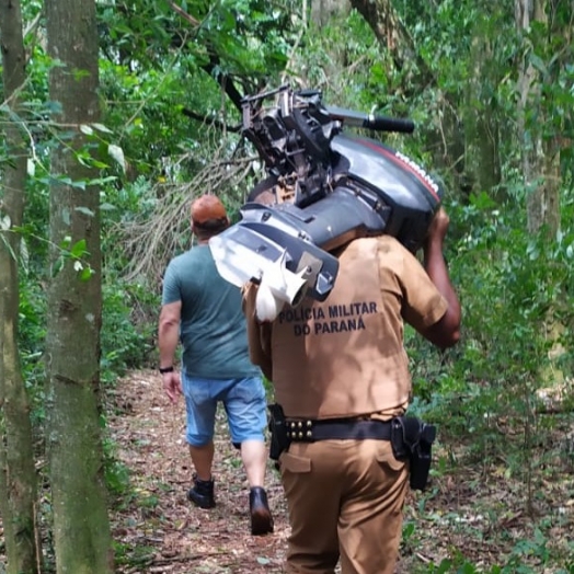 Policial de folga encontra motor de barco furtado no Lago de Itaipu em Santa Helena