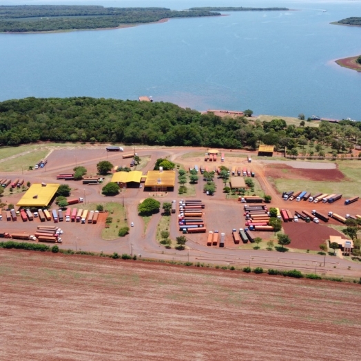 Porto Índio é fechado no Paraguai e impede saída de balsas do porto de Santa Helena