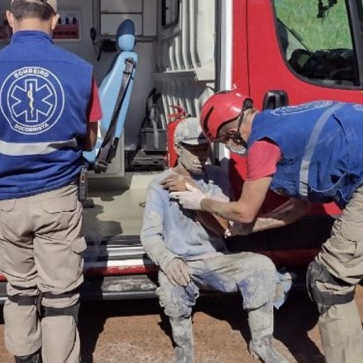 Prédio em obra desaba e deixa pelo menos 2 mortos e 3 feridos em Foz