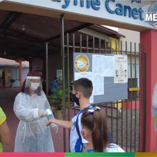 Prefeito e vice de Medianeira visitam Escolas Municipais