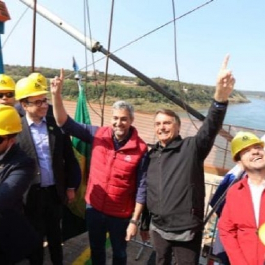 Presidentes do Brasil e do Paraguai se encontram no centro da Ponte da Integração