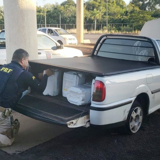 PRF apreende carga de agrotóxicos após fuga de motorista em Guaíra