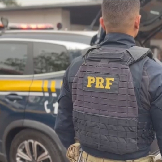 PRF deflagra Operação Choque de Ordem II em Foz do Iguaçu e cumpre mandado de prisão na região da Ponte da Amizade