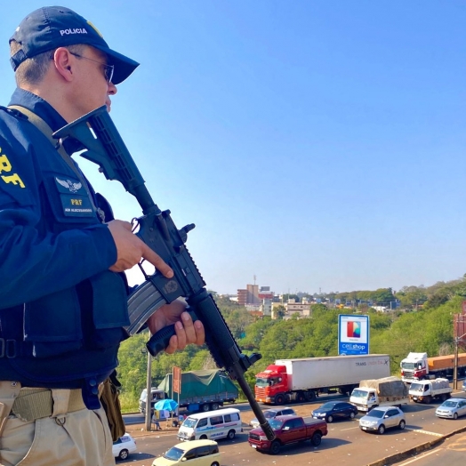 PRF desencadeia operação contra crimes na zona primária de fronteira em Foz do Iguaçu