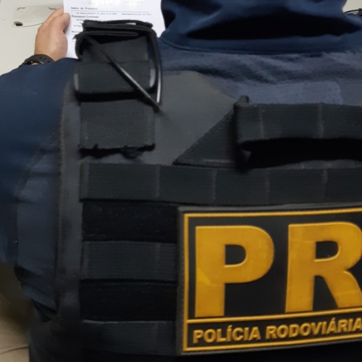 PRF detém homem de 28 anos condenado por feminicídio