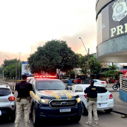 PRF recupera dois carros roubados na Ponte da Amizade