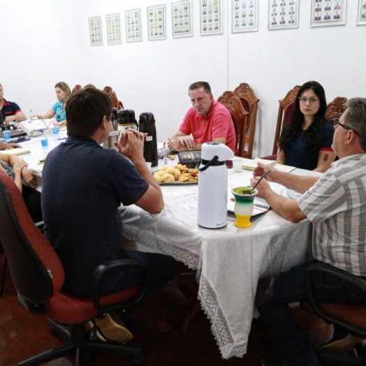 Primeira reunião dos secretários municipais de 2023 alinha planejamento para o ano em Missal