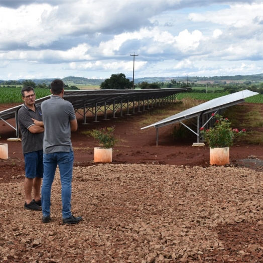 Programa de São Miguel do Iguaçu  atende agricultores com terraplenagem e cascalho