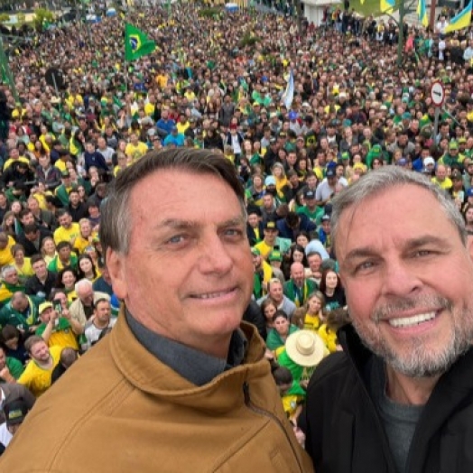 Projeto de lei concede o título de cidadão honorário do estado do Paraná a Jair Bolsonaro