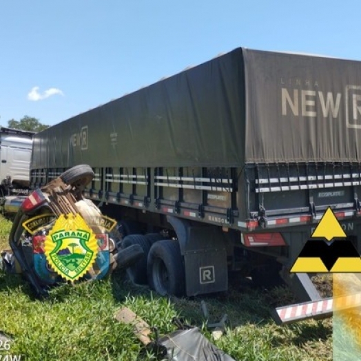 Quatro pessoas morrem em batida frontal entre carro e caminhão no Paraná