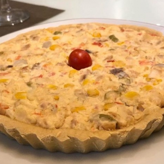 Quiche de grão-de-bico recheado com peixe e ricota