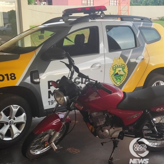 Rapaz tenta fugir da PM em Santa Helena após empinar moto, mas acaba detido