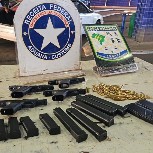 Receita Federal apreende armas e munições na Ponte da Amizade