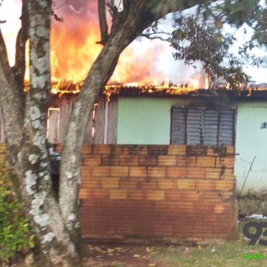 Residência é incendiada em Luz Marina após briga entre irmãos