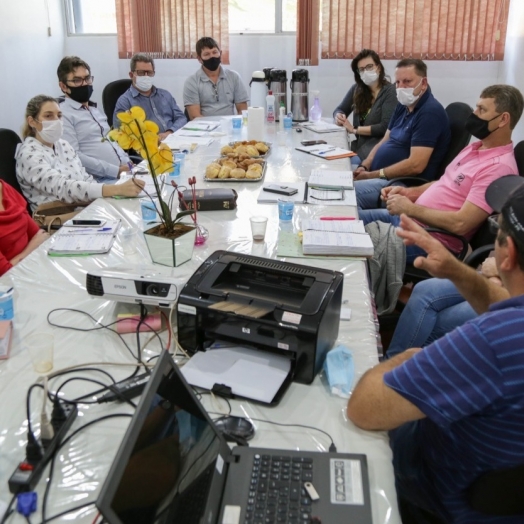 Reunião com secretários em Missal avalia os serviços prestados e planeja os próximos meses de trabalho