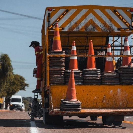 Rodovia municipalizada em Santa Helena recebe sinalização e atendimento da Polícia Militar