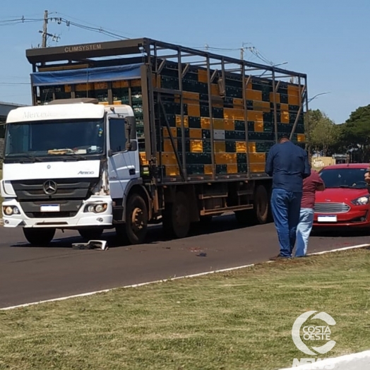 S-10 e caminhão colidem no trevo de acesso ao município de Santa Helena