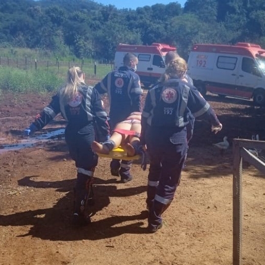 SAMU socorre jovem em surto no interior de Santa Helena