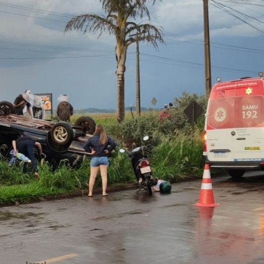 Samu socorre vítima de capotamento em Itaipulândia