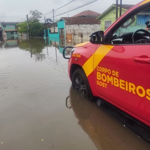 Sanepar e Copel monitoram fornecimento de água e energia nos municípios afetados pela chuva no Paraná