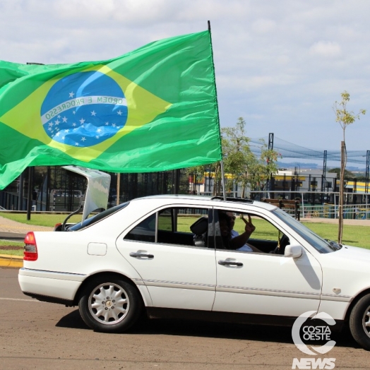 Santa-helenenses promovem barqueata e carreata