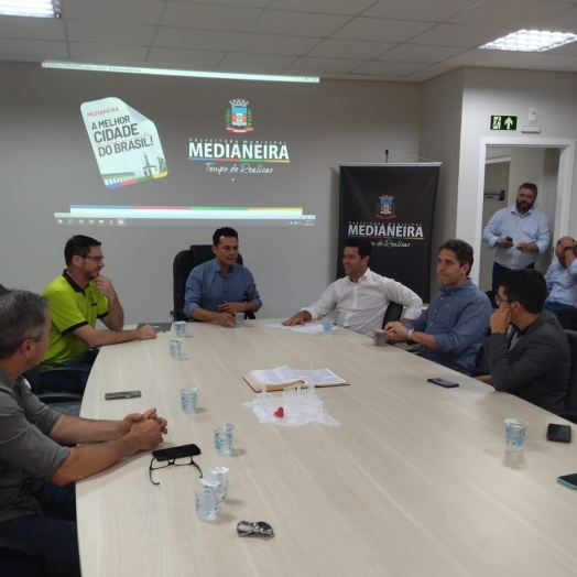 Secretário de planejamento Guto Silva faz visita à Medianeira