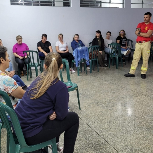 Servidores da educação de Santa Helena passam por capacitação para atuar como brigadistas