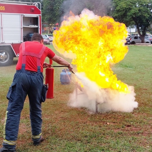 Servidores municipais recebem treinamento de primeiros socorros e combate a incêndios