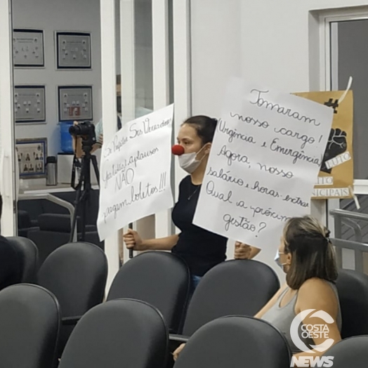 Servidores realizam manifesto durante sessão na Câmara de Santa Helena e conquistam direitos