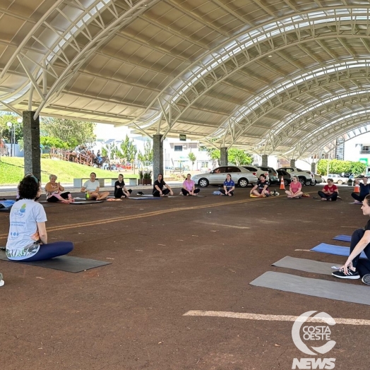 Sicredi promove aula de Yoga para mulheres em São Miguel do Iguaçu