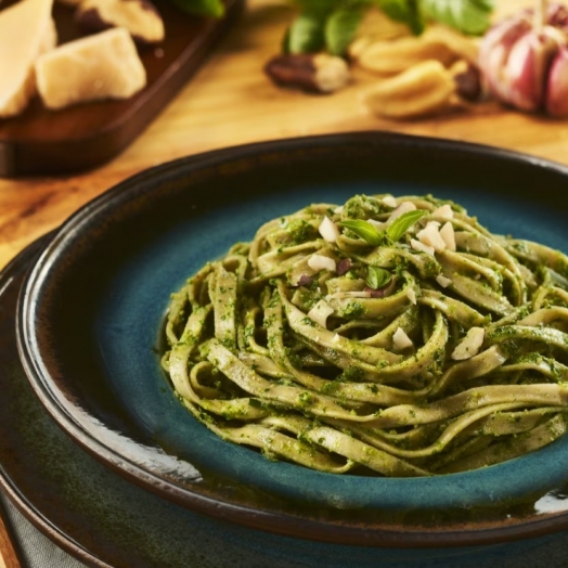 Talharim de Espinafre ao Molho Pesto de Rúcula