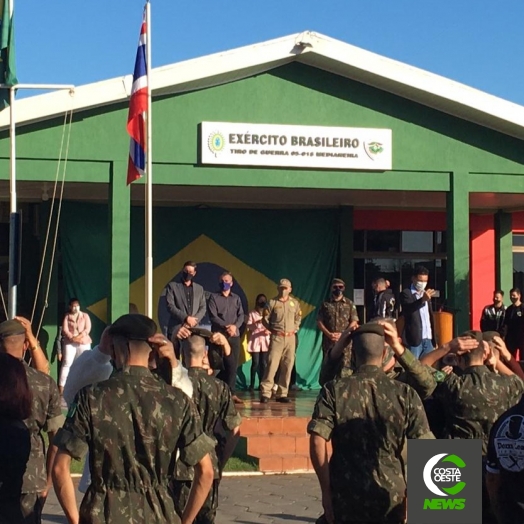 Tiro de Guerra de Medianeira realiza formatura de aniversário e entrega da Boina Verde Oliva