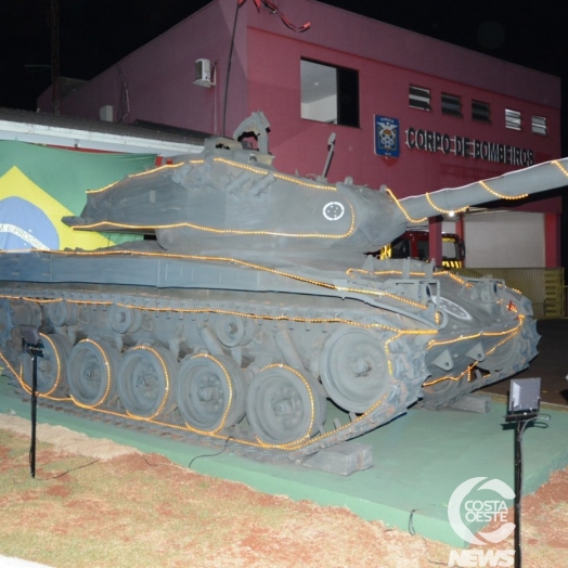 Tiro de Guerra inaugura decoração natalina em Tanque de Guerra M-41